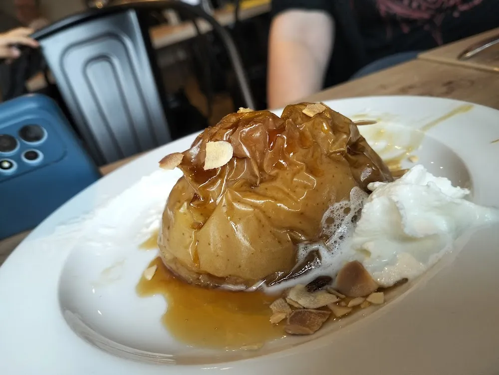 Pomme Au Four Sauce Caramel Chantilly